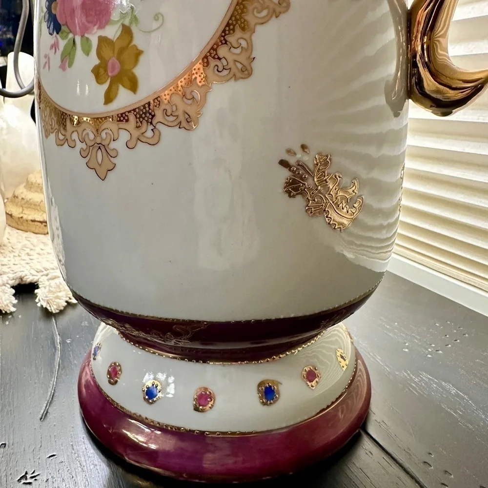 VINTAGE, HIGHLY DECORATIVE, WHITE & PURPLE BALUSTER VASE. ORNATE GILDED HANDLES.